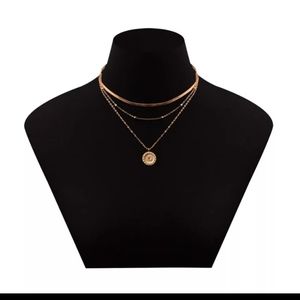 Elegant necklaces set of 3